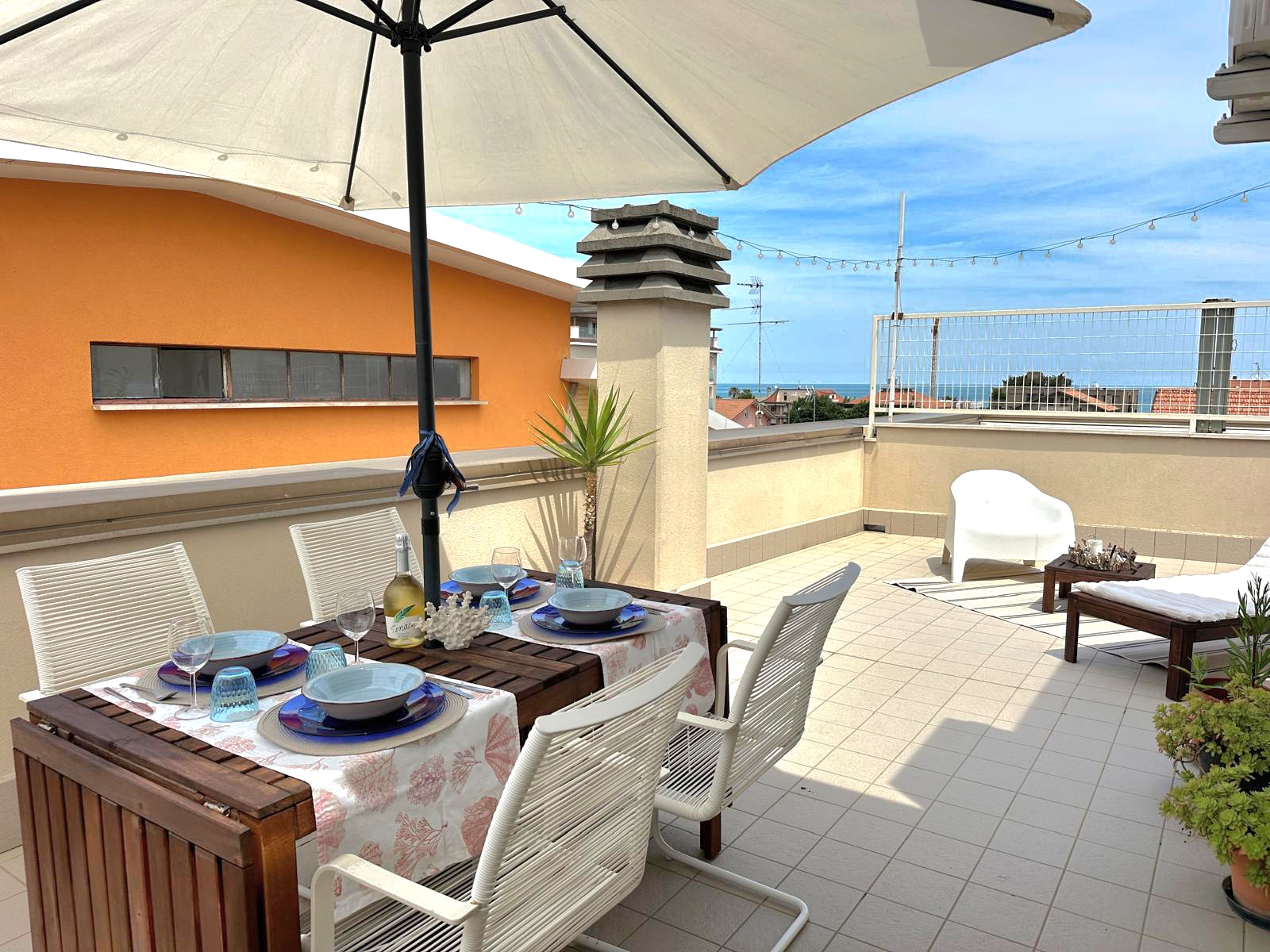 Vista mare aperta dalla terrazza panoramica